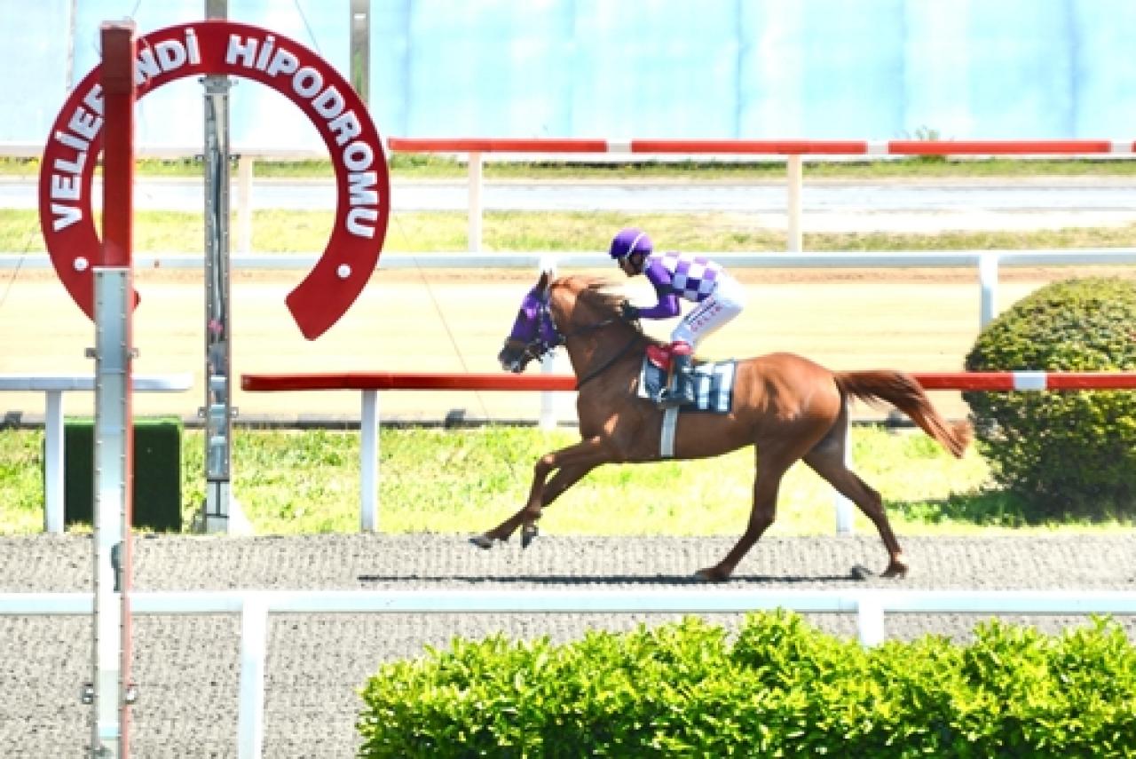 İstanbul'da ilkbahar - yaz yarış sezonu başladı
