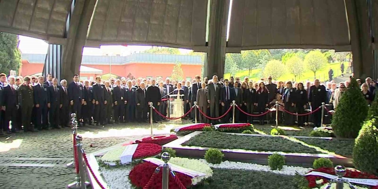 TURGUT ÖZAL, VEFATININ 32’NCİ YILINDA KABRİ BAŞINDA ANILDI