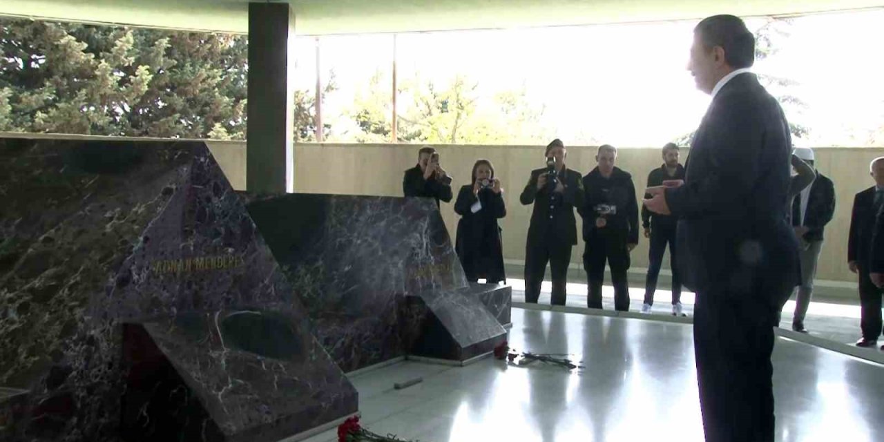 CUMHURBAŞKANI YARDIMCISI CEVDET YILMAZ, ADNAN MENDERES’İN KABRİNİ ZİYARET ETTİ