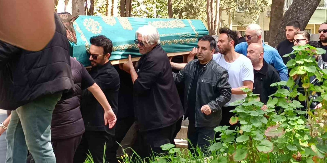 TARKAN ANNESİNE GÖZYAŞLARI İÇİNDE VEDA ETTİ