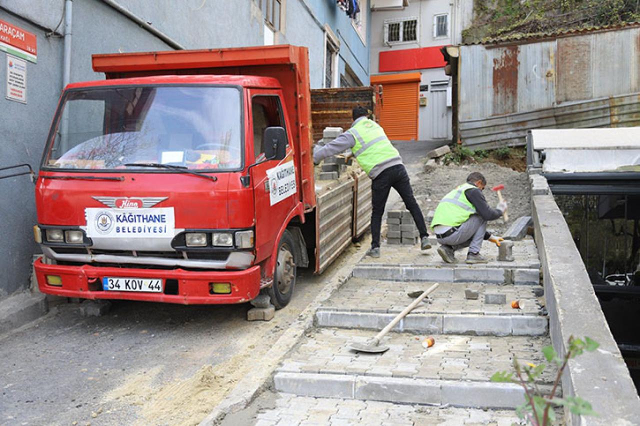 KÂĞITHANE’DE KALDIRIMLAR GENİŞLİYOR, ULAŞIM KOLAYLAŞIYOR