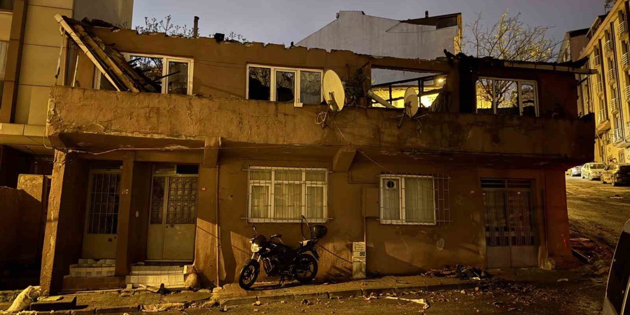 GAZİOSMANPAŞA’DA İKİ BİNA ALEV ALEV YANDI