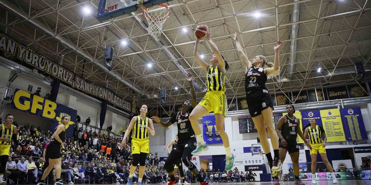 FENERBAHÇE, SERİDE 2-0 ÖNE GEÇTİ