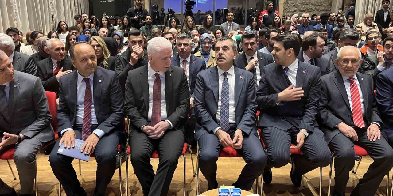 BAKAN TEKİN, "TÜRKİYE’DE YAŞAMAK" ADLI DENEME YARIŞMASININ ÖDÜL TÖRENİNDE KONUŞTU