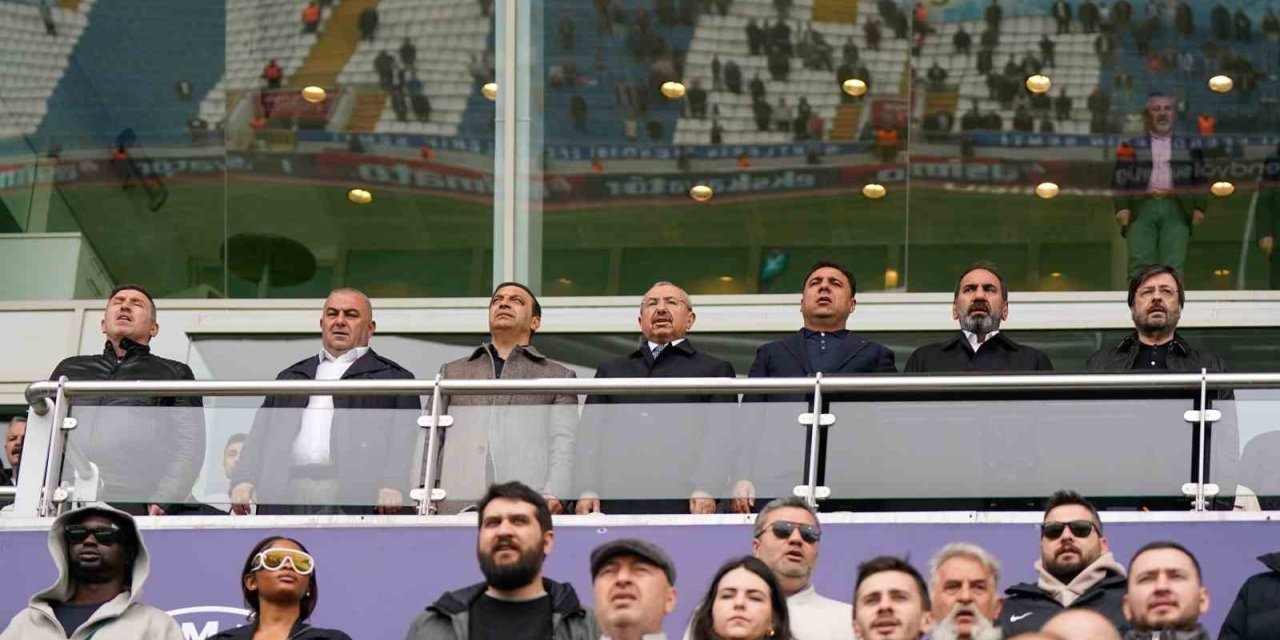 MECNUN OTYAKMAZ, KASIMPAŞA - SİVASSPOR MAÇINI TRİBÜNDEN TAKİP ETTİ