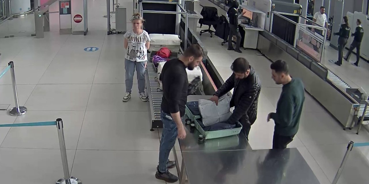 İSTANBUL HAVALİMANI’NDA KAÇAKÇILARA SUÇÜSTÜ