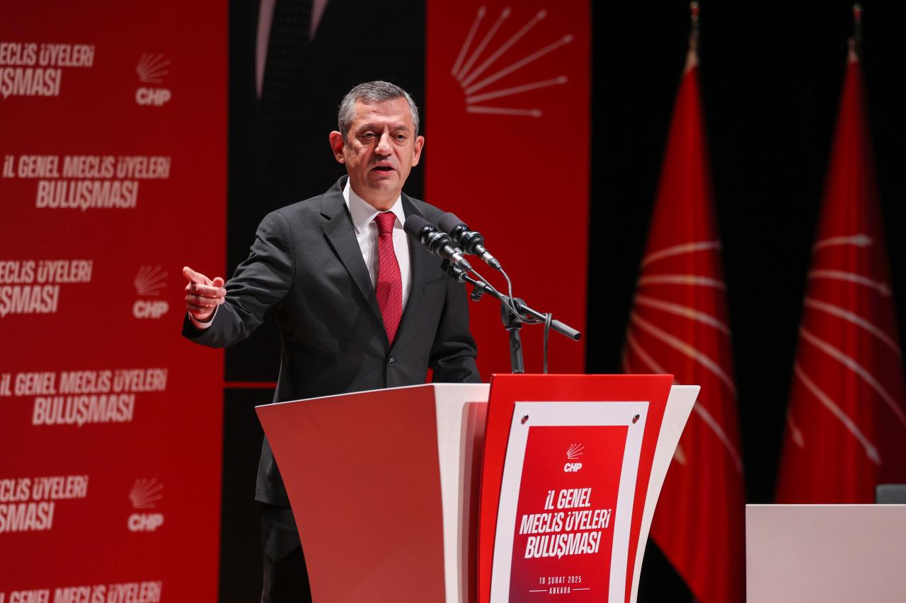 CHP Lideri Özgür Özel: Trump’ın Bir Telefonuyla Rahip Brunson’u Serbest Bırakanlar Rümeysa’nın Özgürlüğünü Talep Edemiyor