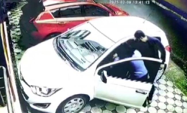 KARTAL’DA KOMŞULARIN PARK KAVGASI: ASTIM HASTASI KADINA DARP VE TEHDİT KAMERADA