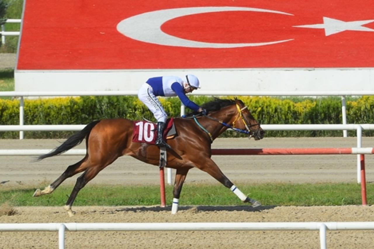 Mustafakemalpaşa Belediyesi Koşusu’nda galibiyete Batman Çocuğu ulaştı