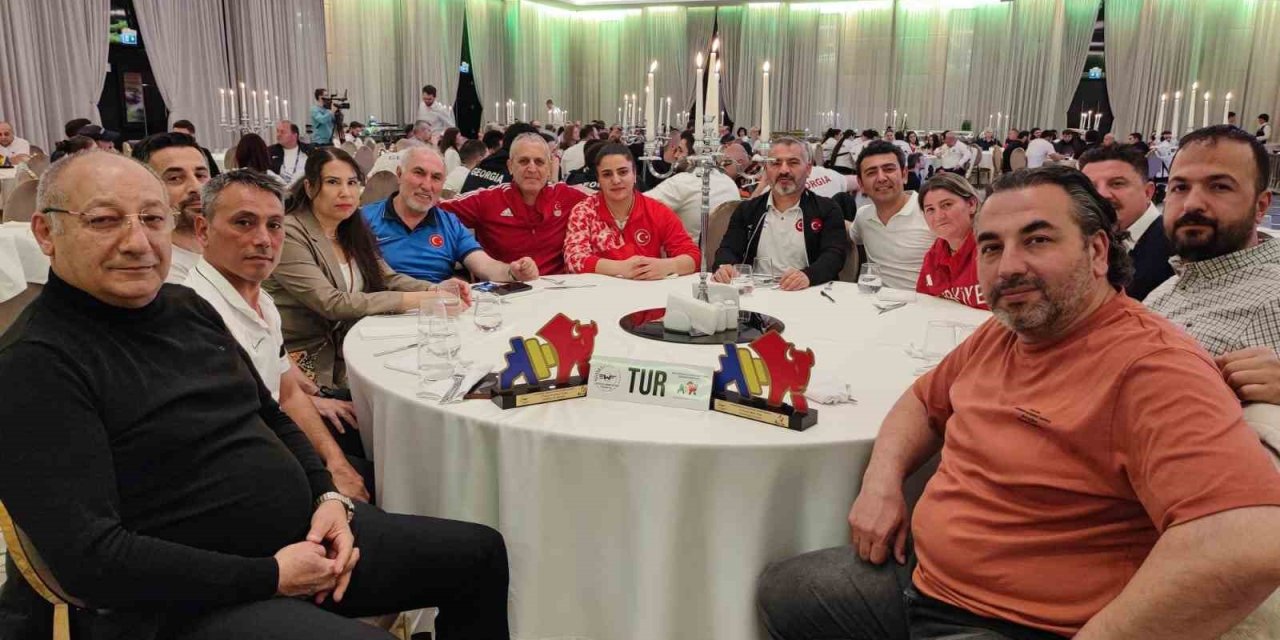 TÜRKİYE, BÜYÜKLER AVRUPA HALTER ŞAMPİYONASI’NDA ZİRVEYE ÇIKTI