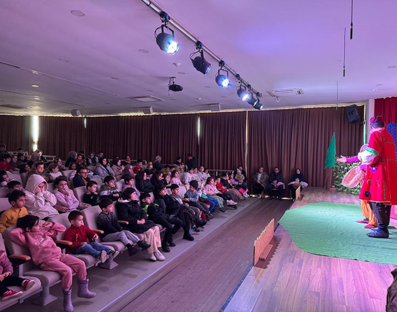 KÂĞITHANE’DE HER HAFTA 12.000 KİŞİ KÜLTÜR MERKEZLERİNDE BULUŞUYOR