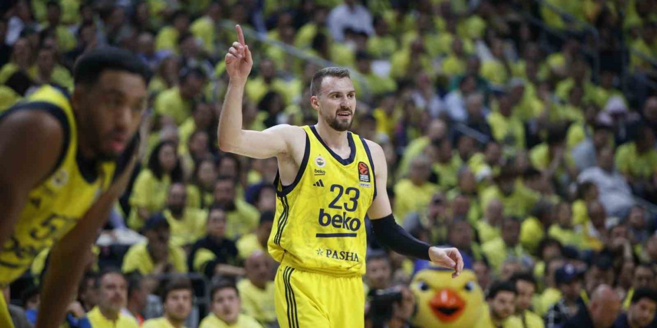 FENERBAHÇE, PLAY-OFF SERİSİNDE 1-0 ÖNE GEÇTİ