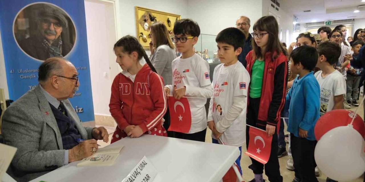 YALVAÇ URAL BÜYÜKÇEKMECELİ ÇOCUKLARLA BULUŞTU