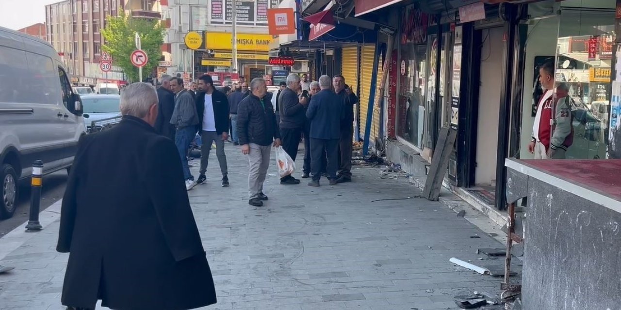 ESENYURT’TA DİREKSİYONDA FENALAŞAN SÜRÜCÜ İŞYERİNE DALDI