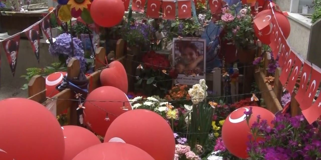 İTALYAN ŞEFİN OĞLU MATTİA AHMET MİNGUZZİ’NİN DOĞUM GÜNÜNDE MEZARINA ZİYARET