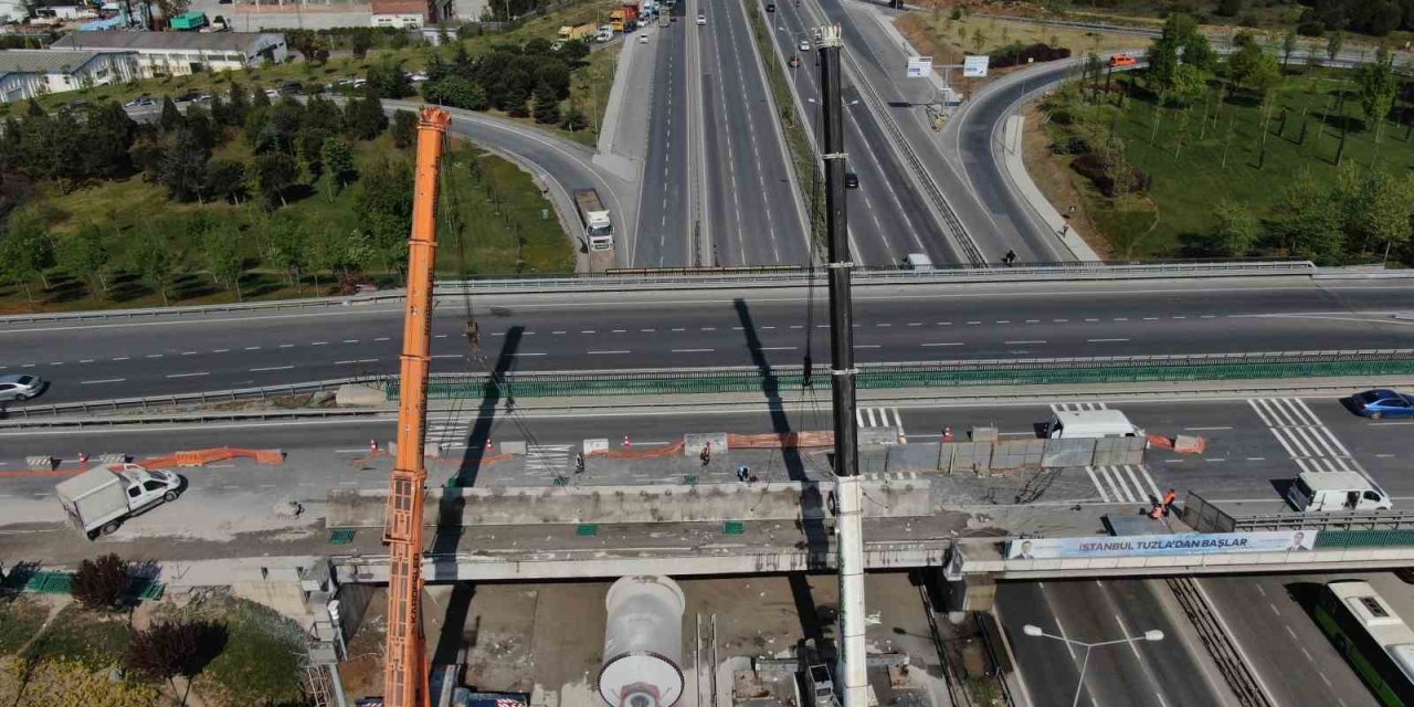 TUZLA’DA 3 GÜNDÜR KÖPRÜ ALTINDA SIKIŞAN TIRI KURTARMA OPERASYONU