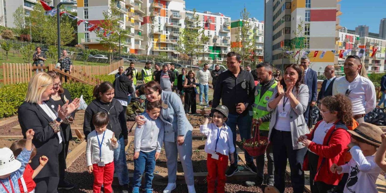 ÇOCUKLARA 23 NİSAN HEDİYESİ: ‘MALTEPE ÇOCUK TARIM PARKI’ AÇILDI