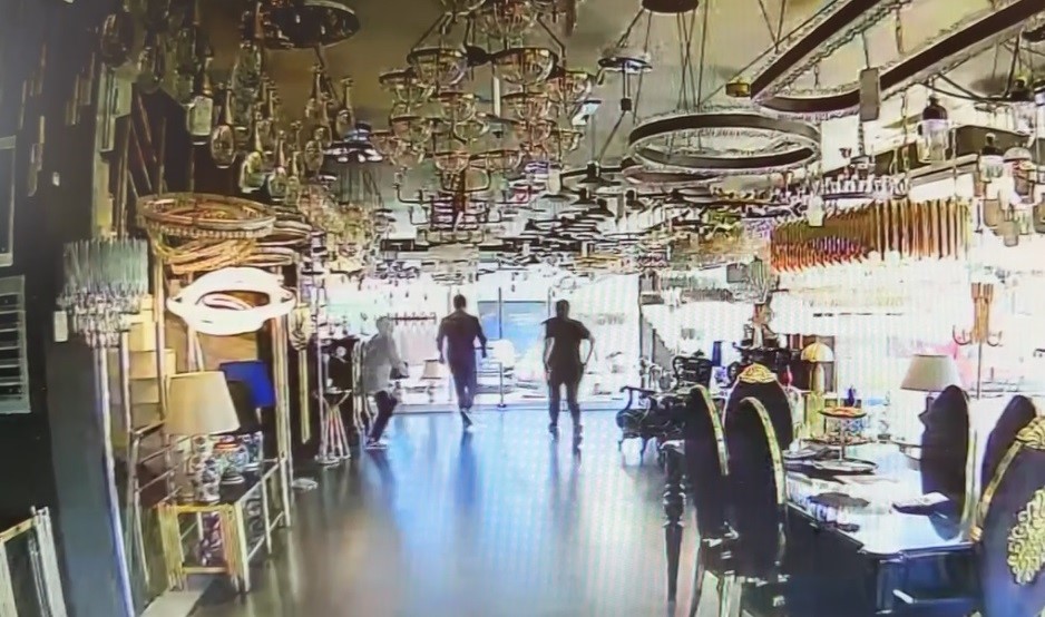 İSTANBUL’DAKİ DEPREM ANI KAMERADA