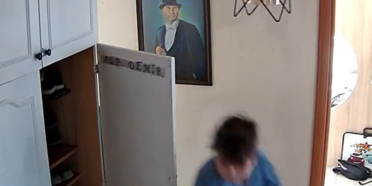 İSTANBUL’DA EVLERDE YAŞAN DEPREM ANI KAMERADA