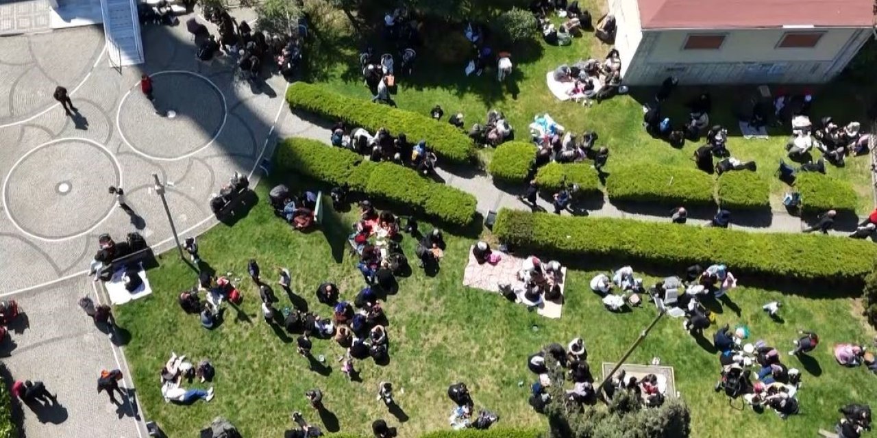 BAHÇELİEVLER’DE PARKI DOLDURAN VATANDAŞLAR HAVADAN GÖRÜNTÜLENDİ