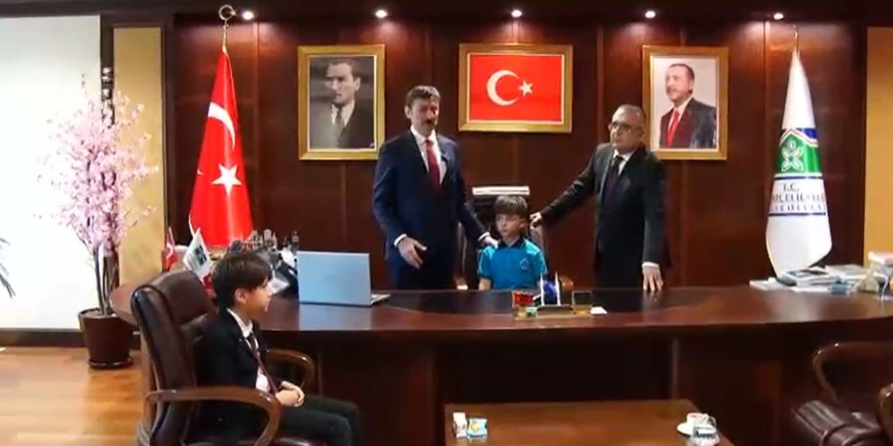 BAHÇELİEVLER BELEDİYESİ’NDE 23 NİSAN TÖRENİ SIRASINDA DEPREME YAKALANDILAR