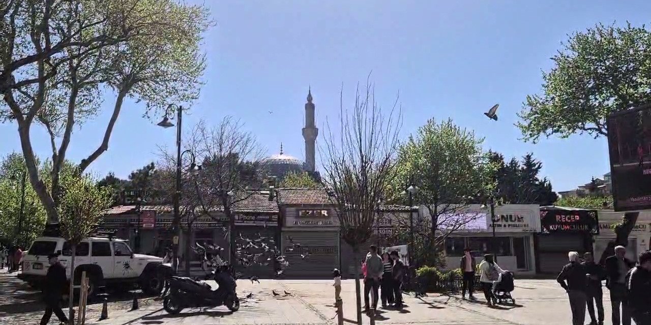 DEPREMİN ARDINDAN CAMİDEN ANONS YAPILDI