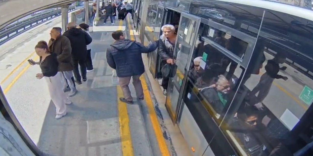 İSTANBUL’DA METROBÜSTE DEPREM ANI: ARAÇ BEŞİK GİBİ SALLANDI