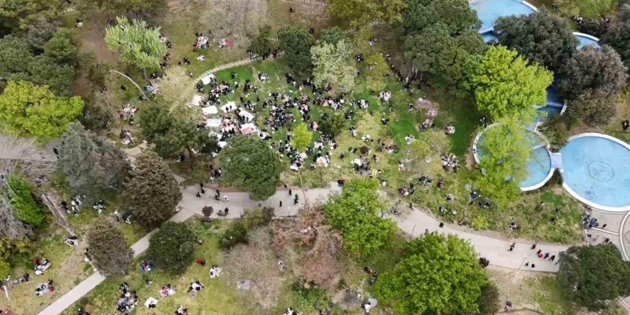 DEPREMİN ARDINDAN ŞİŞLİ MAÇKA PARKI’NDAKİ YOĞUNLUK HAVADAN GÖRÜNTÜLENDİ