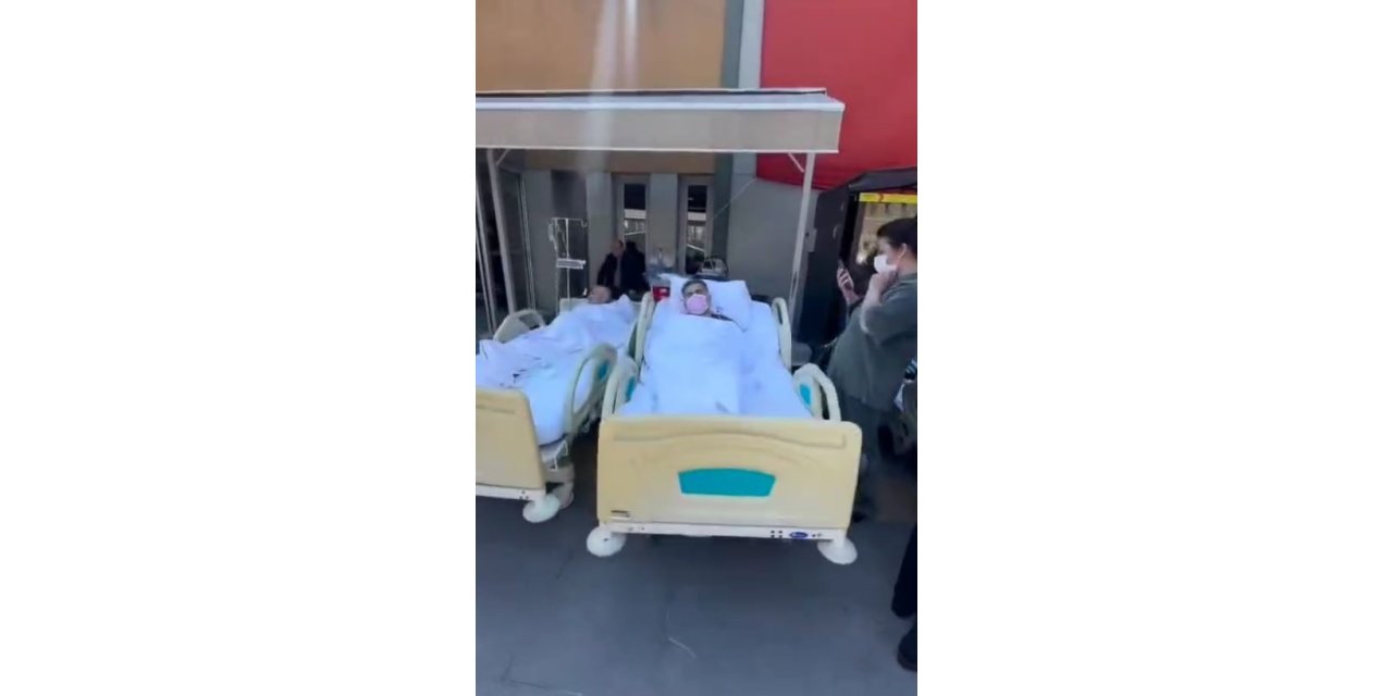 DEPREMİN ARDINDAN HASTALAR SEDYELERLE TAHLİYE EDİLDİ