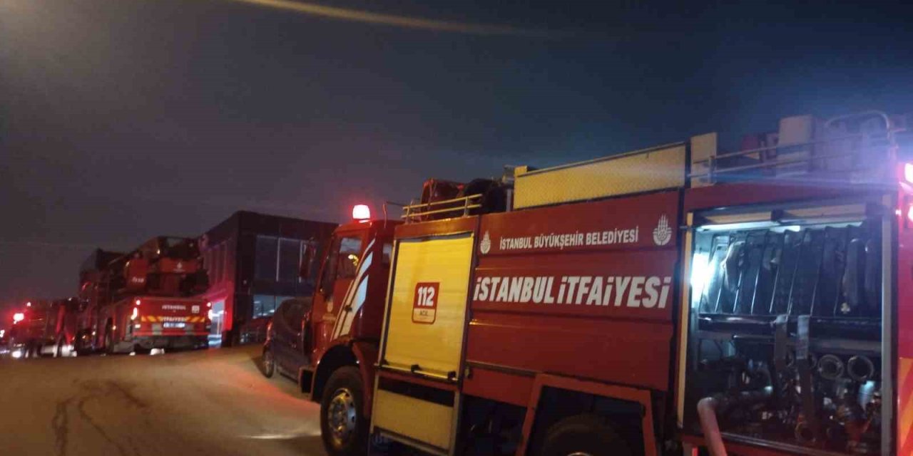 SANCAKTEPE’DE OTO GALERİCİLER SİTESİNDE YANGIN