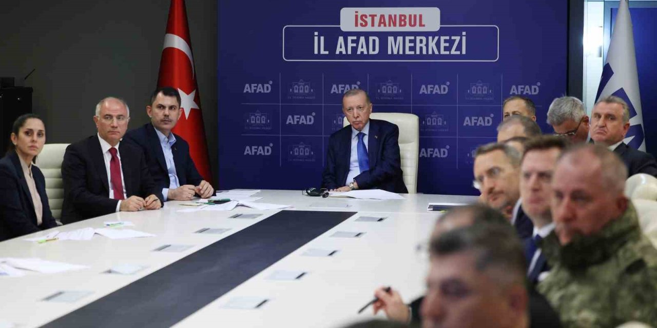CUMHURBAŞKANI ERDOĞAN, AFAD’DAKİ KRİZ MERKEZİNDE DEPREME İLİŞKİN BİLGİ ALDI