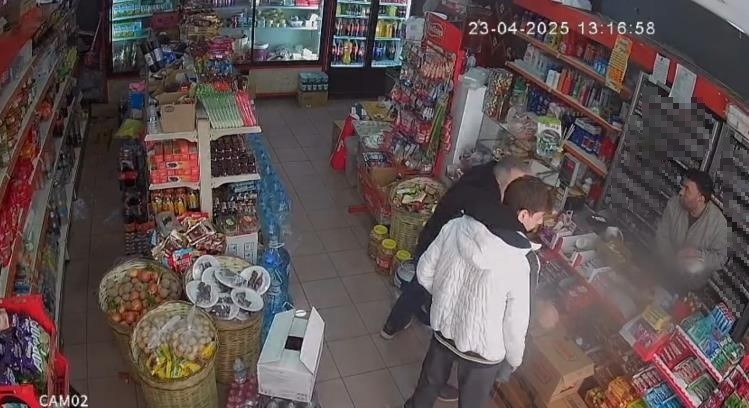 EYÜPSULTAN’DA MARKETTE DEPREM ANI KAMERADA