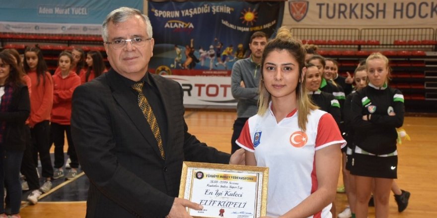 En iyi kaleci Elif Küpeli seçildi