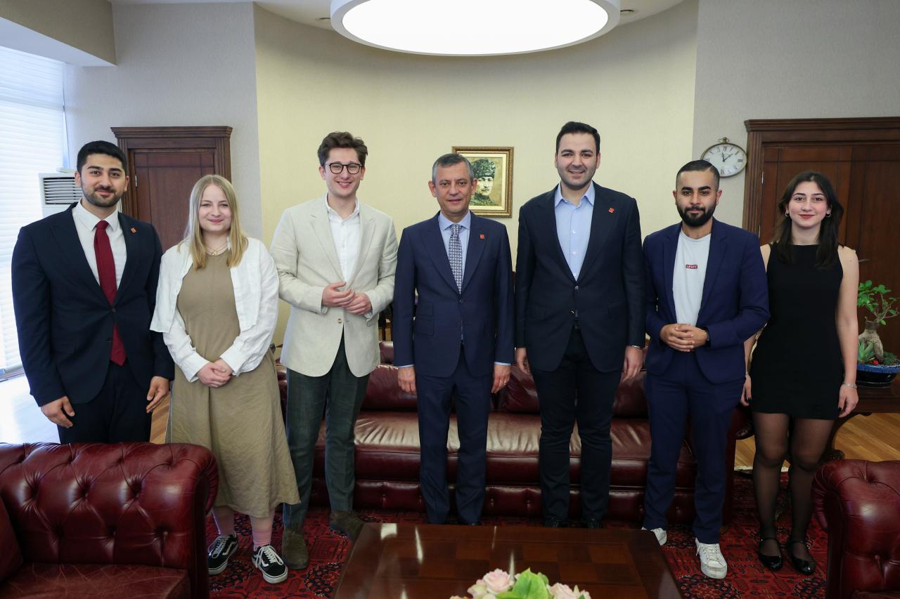 CHP Genel Başkanı Özgür Özel, SPD Gençlik Örgütünü Kabul Etti