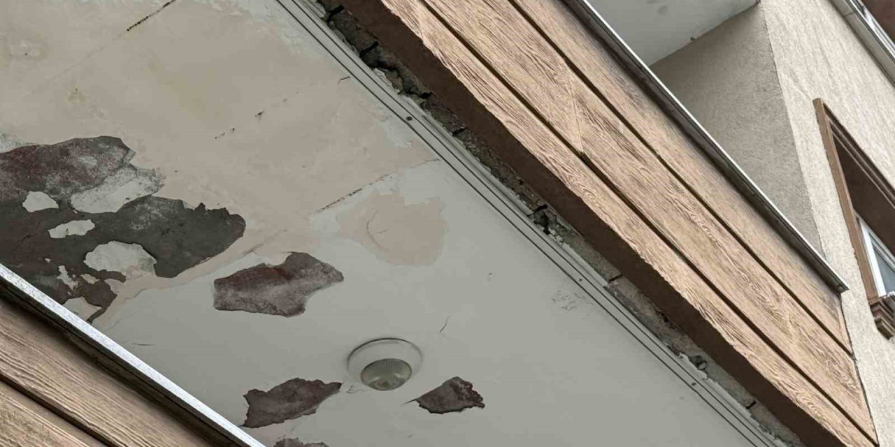 AVCILAR’DA DEPREM SONRASI 2 BİNA MÜHÜRLENDİ