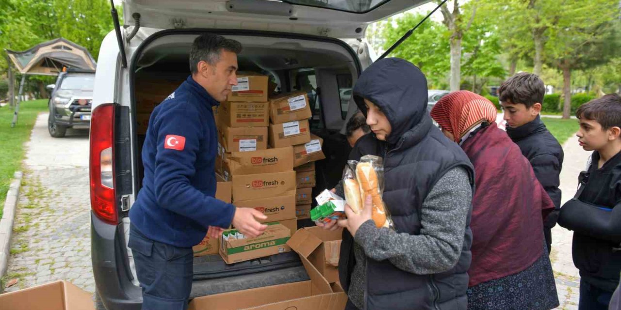 ESENYURT BELEDİYESİ’NDEN VATANDAŞLARA TAM DESTEK SÜRÜYOR