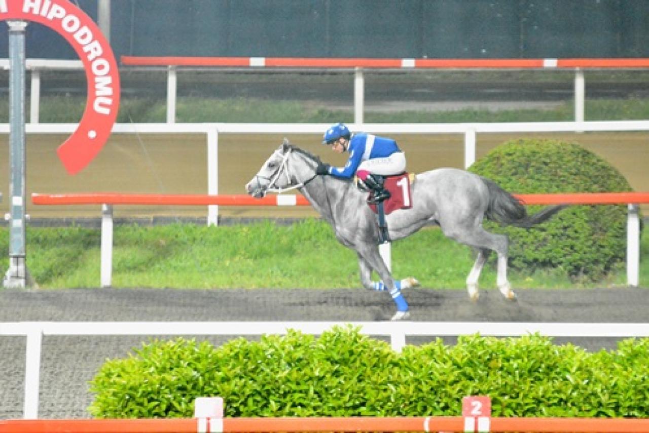 Vural C. Çakım Koşusu'nu Black Galaxy kazandı