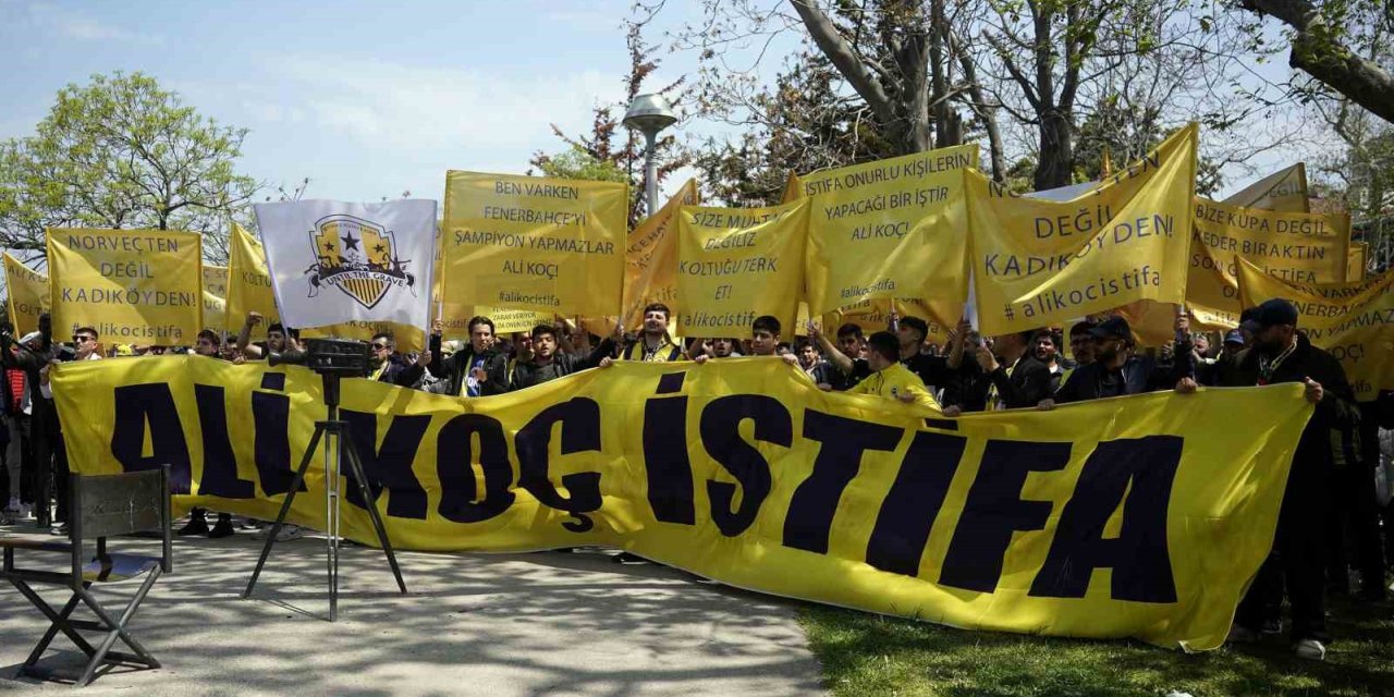 FENERBAHÇE DİVAN TOPLANTISI SIRASINDA BİR GRUP TARAFTARDAN YÖNETİME TEPKİ