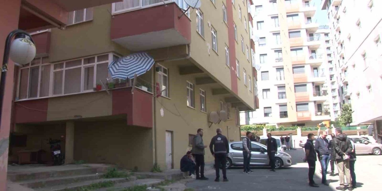 MALTEPE’DE DEPREME DAYANIKSIZ OLAN 4 BLOKLUK SİTE İÇİN TAHLİYE KARARI