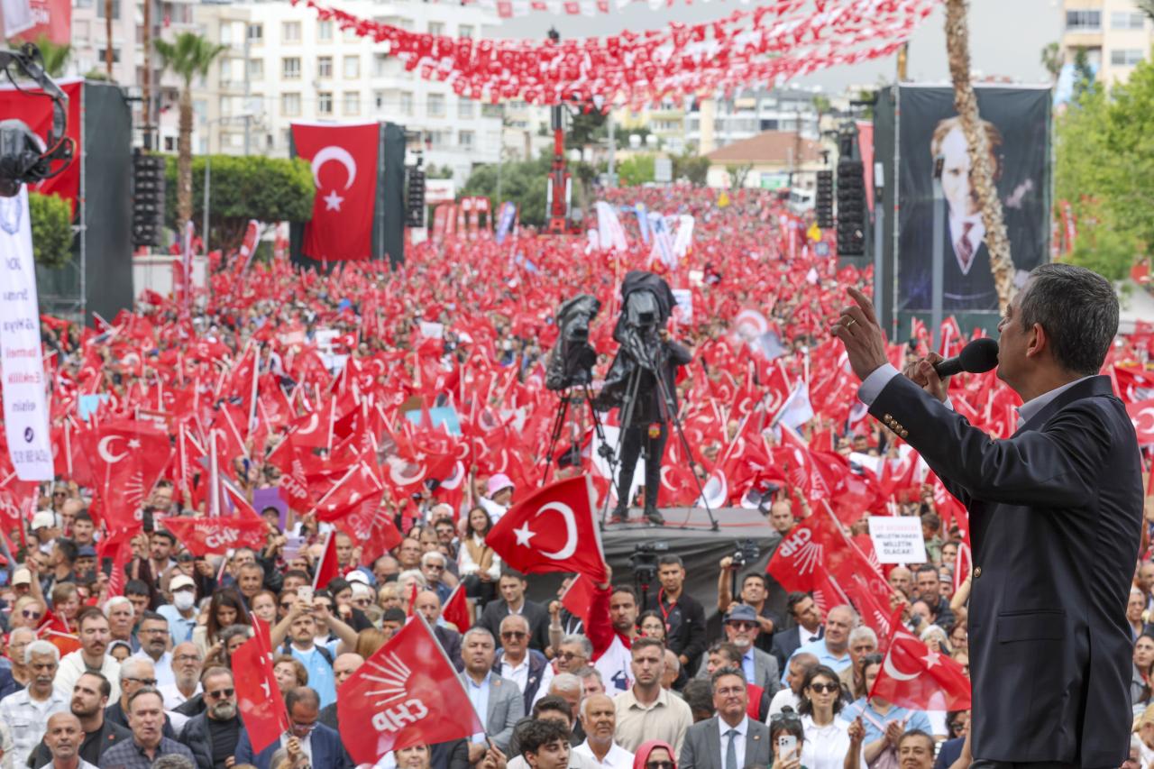 CHP Lideri Özgür Özel: “Devletin Kapıları Millete Kapatılmıştır; Milletimiz Gün Saymakta, ‘Ya Sabır’ Çekmektedir”