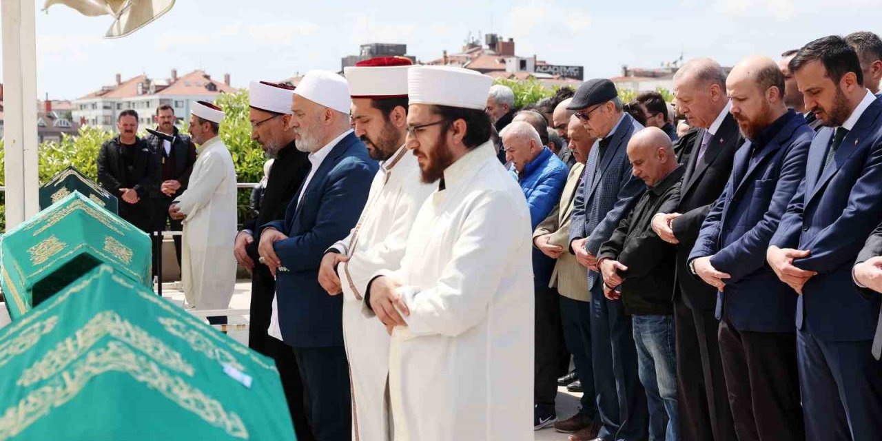 CUMHURBAŞKANI ERDOĞAN, ARAPÇA ÖĞRETMENİ AHMET KARAMAN’IN CENAZE NAMAZINA KATILDI