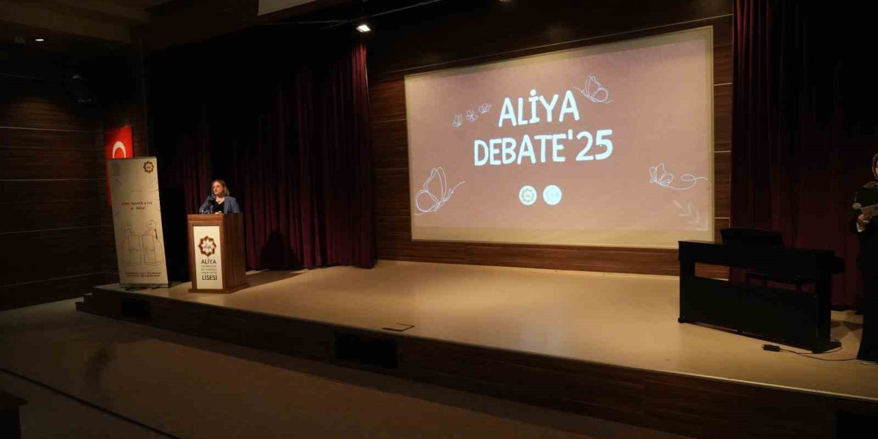 BAYRAMPAŞA’DA İNGİLİZCE MÜNAZARA YARIŞMASI HEYECANI