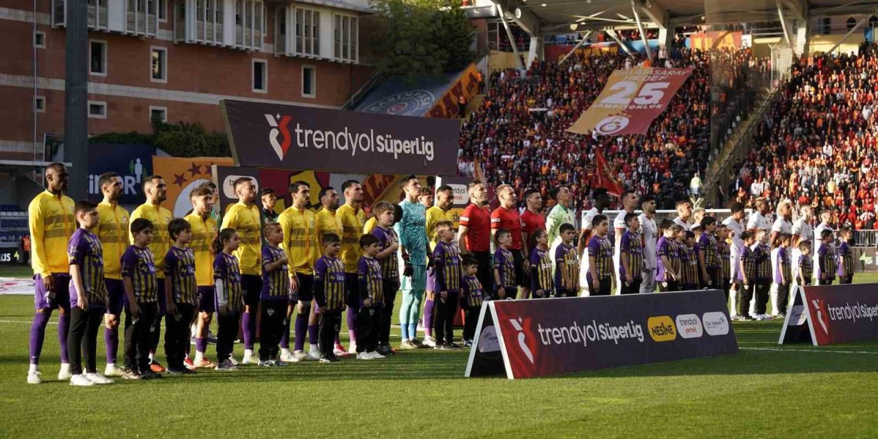 TRENDYOL SÜPER LİG: EYÜPSPOR: 0 - GALATASARAY: 0 (MAÇ DEVAM EDİYOR)