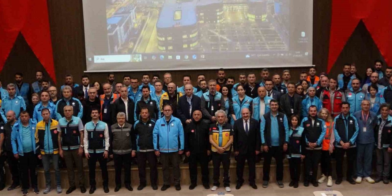 İSTANBUL’DA 8 İLÇEDE EŞ ZAMANLI DEPREM TATBİKATI GERÇEKLEŞTİRİLDİ