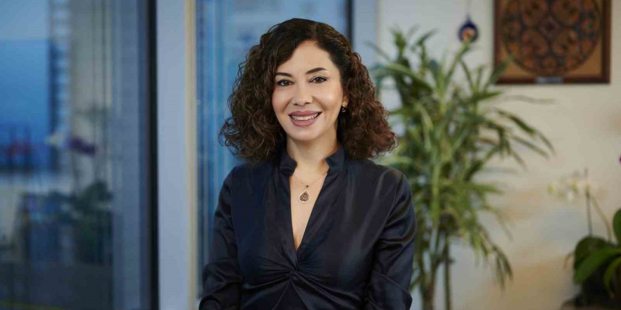 YOĞUN İLGİ GÖREN ‘L’ORÉAL TÜRKİYE 50+ TEKNO KADIN GURU PROGRAMI’ MEZUNLARINI VERDİ