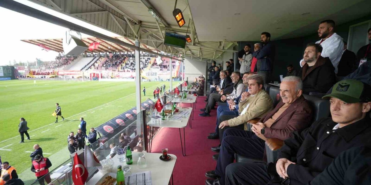 ÜMRANİYESPOR PLAY-OFF YOLUNDA