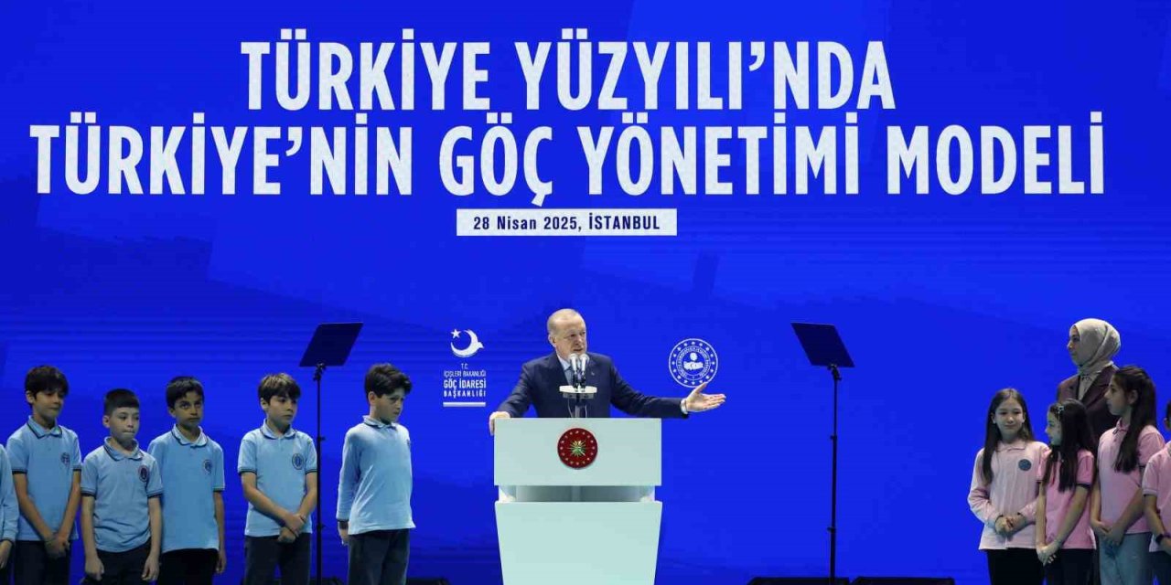 CUMHURBAŞKANI ERDOĞAN "TÜRKİYE’DE TOPLAM 4 MİLYON 33 BİN GÖÇMEN VAR"