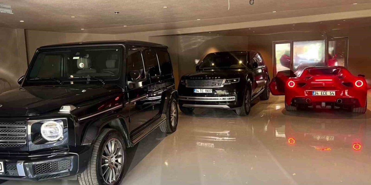 EKREM İMAMOĞLU’NA AİT OLDUKLARI BELİRLENEN LÜKS OTOMOBİLLER OTOPARKTA BÖYLE GÖRÜNTÜLENDİ