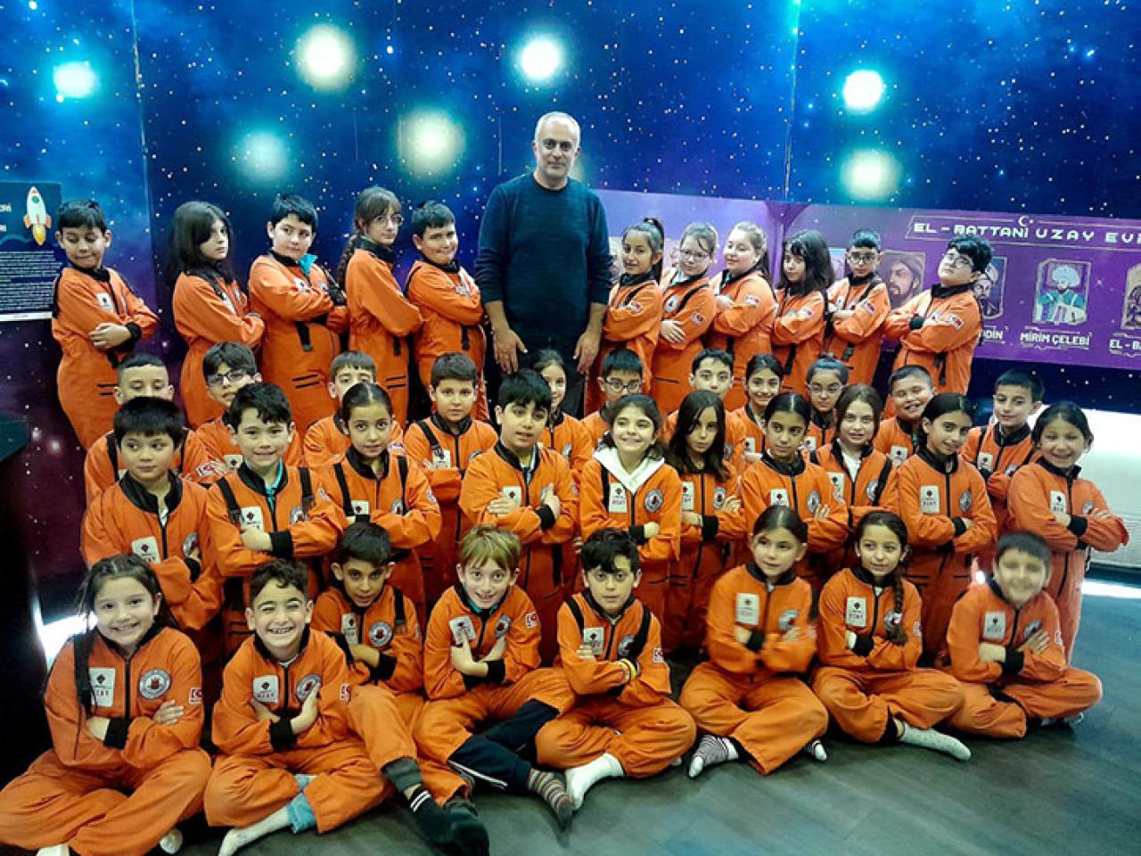 EL BATTANİ UZAY EVİ'NDE ÇOCUKLAR UZAYIN SIRLARINI KEŞFEDİYOR