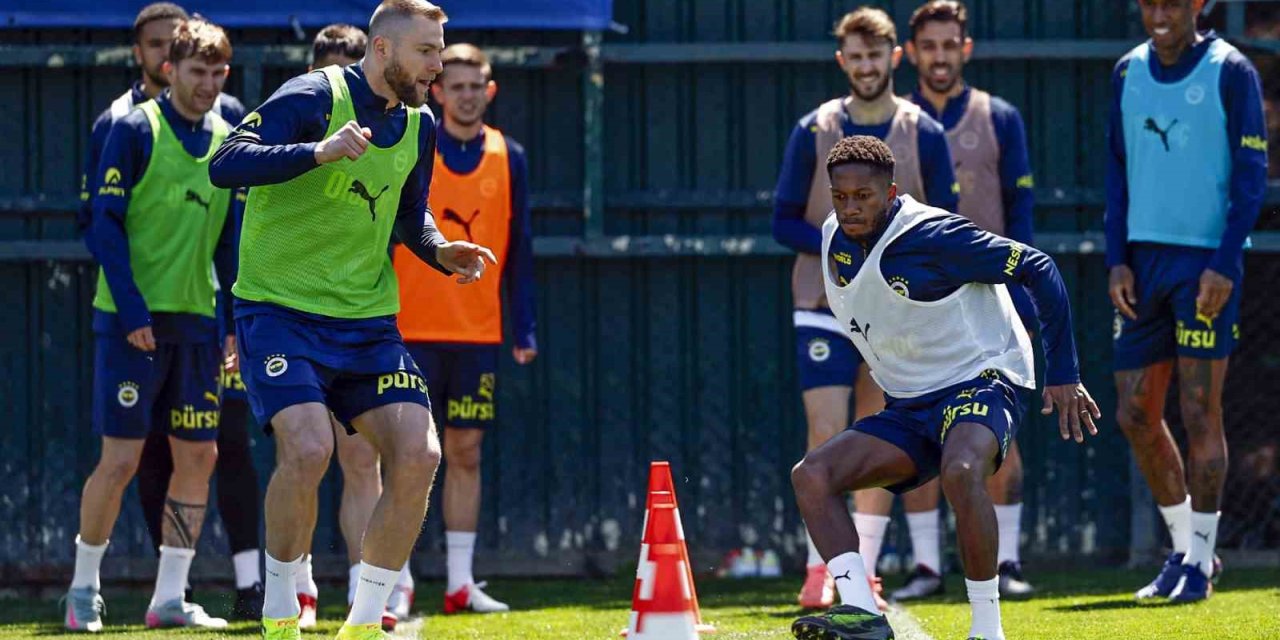 FENERBAHÇE, BEŞİKTAŞ MAÇININ HAZIRLIKLARINI SÜRDÜRDÜ